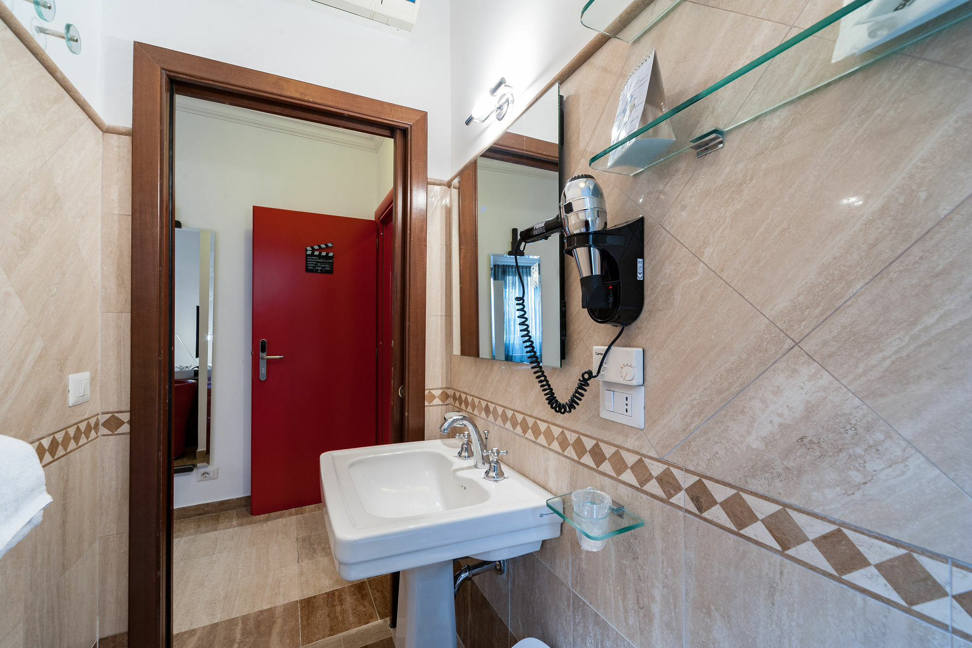 Gasthof La Dolce Vita Barberini Rom